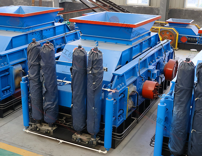 大型液壓對輥制砂機每小時出多少噸沙子？多少錢一臺？