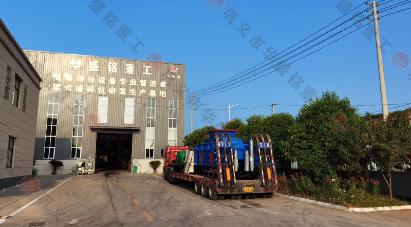 全自動(dòng)液壓對輥制砂機(jī)發(fā)貨現(xiàn)場